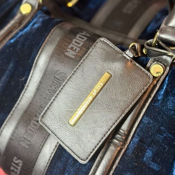 Steve Madden Blue Velvet Travel Bag - Picture 4 of 5